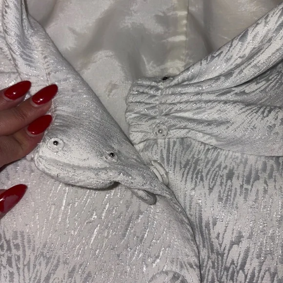 Tahari Ivory Textured Cropped Jacket with Wide Shawl Collar - Picture 5 of 9